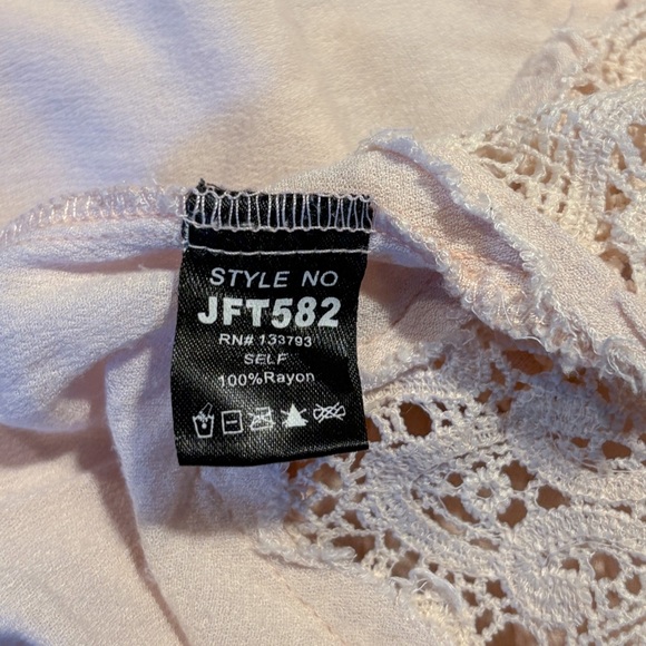 POL Ethereal Bell Sleeve Lace Tunic - Picture 7 of 10